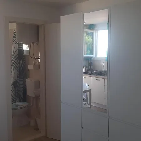 Old Captain's - In A Pine Wood By The Sea And Tennis Courts Appartement Split