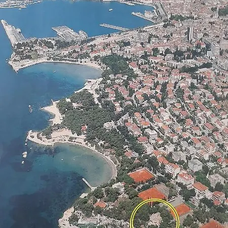 Old Captain's - In A Pine Wood By The Sea And Tennis Courts Апартаменти Спліт