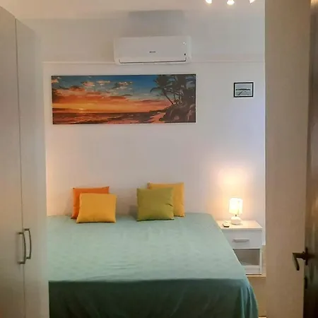 Old Captain's - In A Pine Wood By The Sea And Tennis Courts Спліт