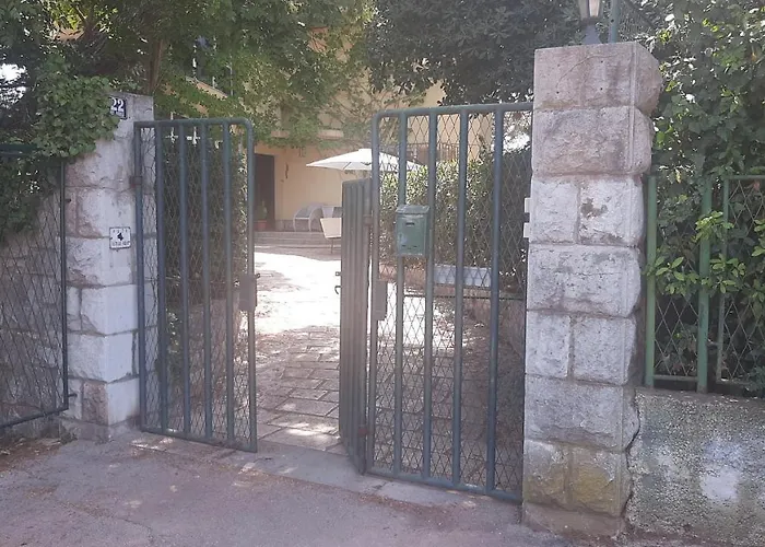 Old Captain's - In A Pine Wood By The Sea And Tennis Courts Lägenhet Split