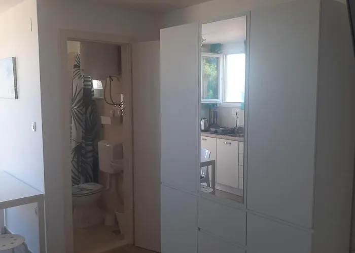 Old Captain's - In A Pine Wood By The Sea And Tennis Courts Lägenhet Split